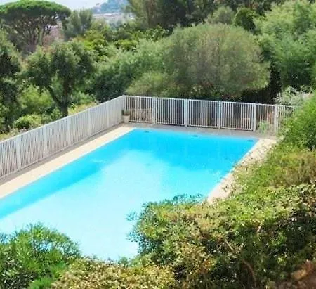 Апартаменты Joli Vue Dans Avec Piscine *