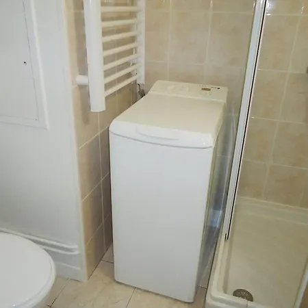 Joli Vue Dans Résidence Avec Piscine