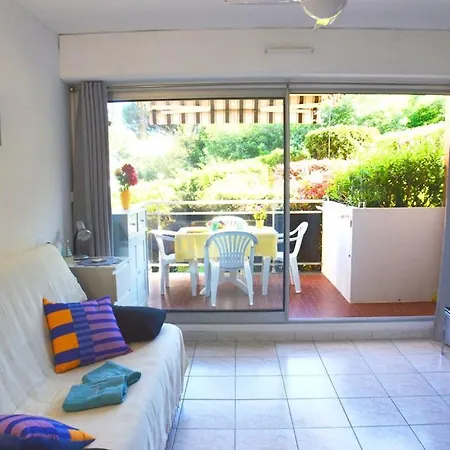 Appartement Joli Vue Dans Avec Piscine